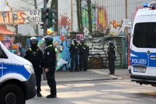 Německá policie zadržela při razii v Berlíně několik osob. Hledala členy teroristické RAF