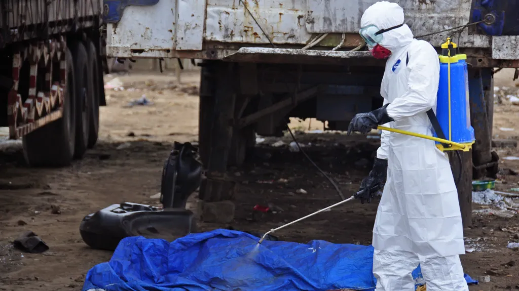 Oběť eboly nalezená přímo na ulici liberijské Monrovie