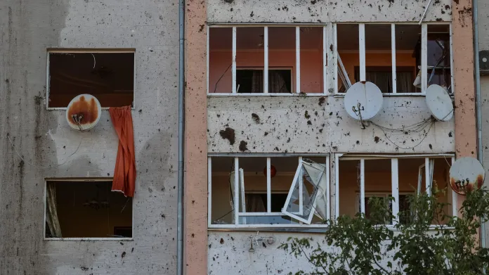 Obytná budova ve Lvově po ruském útoku