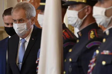Zeman na odloženou vojenskou přehlídku do Moskvy nepojede
