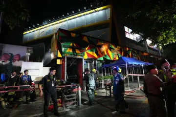 Nejméně 27 lidí zahynulo při požáru, který zachvátil bar v Bangkoku, píše AP