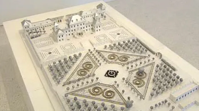 Model Trojského zámku je součástí expozice Slavné pražské vily