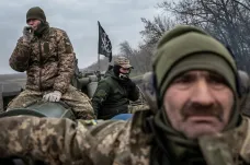 Stažení Rusů z Chersonu by mohlo urychlit ukrajinský postup na Krym, míní expert