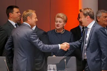 Lídři zemí EU se nedohodli na obsazení postů ve vedení Unie. Summit bude pokračovat v úterý