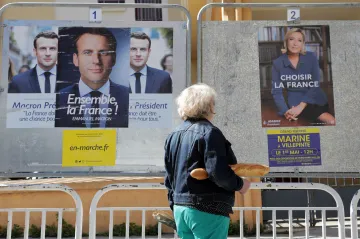 Le Penová pozve Putina a zaměstná celníky. Macron věří silné Evropě