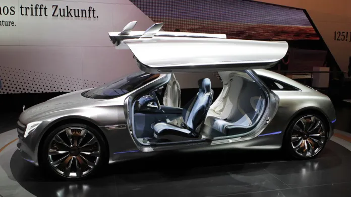 Automobilka Mercedes představila studii luxusní limuzíny.