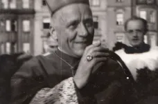 Zákaz návratu platil i po smrti kardinála Berana. Církev musela obstarat razítko, které ho zrušilo 