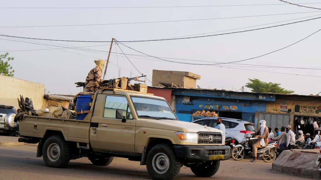 Čadské bezpečnostní síly v ulicích Ndjameny