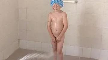 Malý pacient při léčebné proceduře