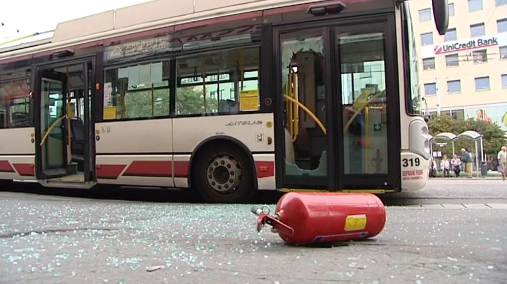 Poškozený trolejbus