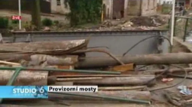Reportáž o výstavbě provizorních mostů