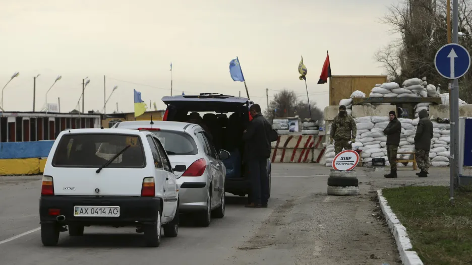 Kontrolní stanoviště zřízené krymskými Tatary v Chersonské oblasti