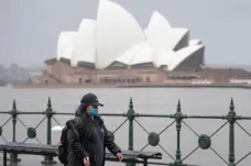 Austrálii zasáhla silná covidová vlna, může napovědět o podzimu v Evropě