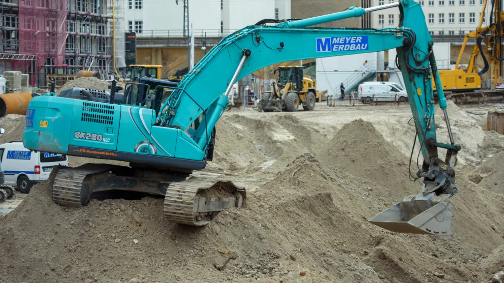 Dělníci našli na staveništi v centru Berlína pumu z války
