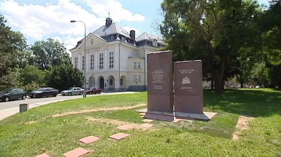 Nový památník na místě bývalé synagogy v Opavě