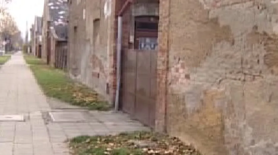 Kolonie zchátralých domů v Holešově