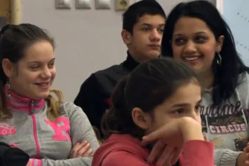 Třída 8. A je sondou do života romských teenagerů