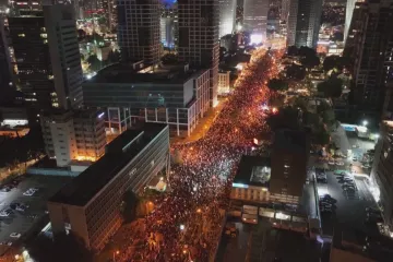 Izraelci před Knesetem protestovali proti soudní reformě