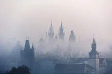 Česko čekají dny v listopadové mlze. Slunce se ukáže na horách