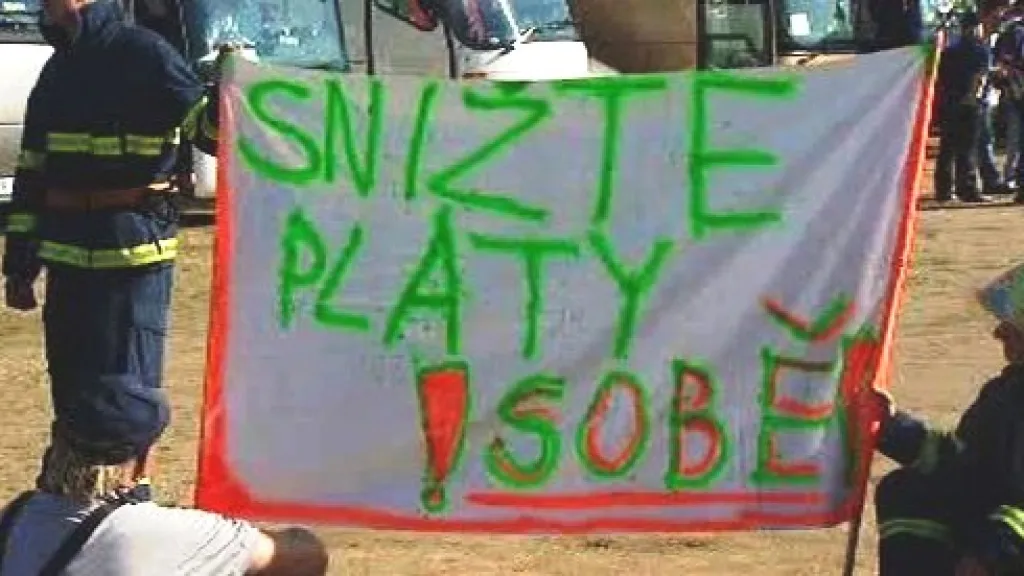 Protesty proti plánovaným úsporám