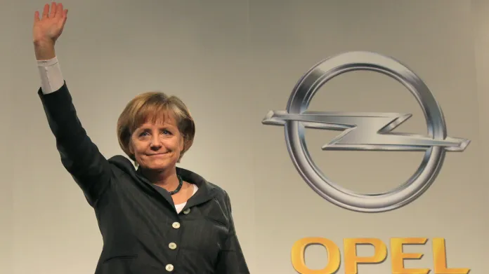 Německá kancléřka Angela Merkelová navštívila továrnu problémové automobilky Opel v Rüsselsheimu.
