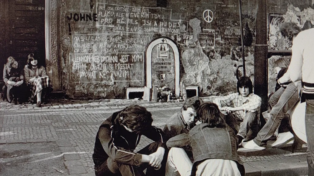Lennonova zeď na počátku dubna 1981