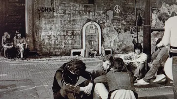 Lennonova zeď na počátku dubna 1981