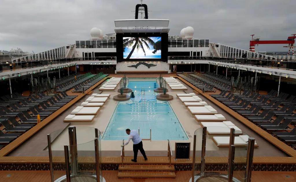 Bazén na loďi MSC Grandiosa