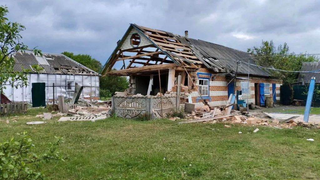 Budova v Bělgorodské oblasti poničená při útoku