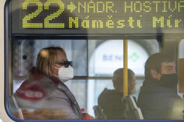 Vláda zpřísnila pravidla pro ochranu dýchacích cest, počítá také s návratem části žáků do škol od 1. března