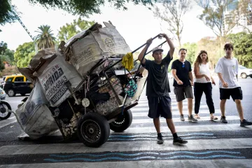 Míra inflace v Argentině přesáhla sto procent. Většina obyvatel žije v chudobě