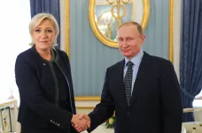 Le Penová se sešla s Putinem. Rusko podle něj nehodlá do voleb ve Francii zasahovat