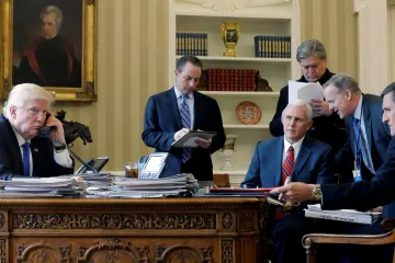 Všichni prezidentovi muži. Trump hledá spojence, někteří se od něj už odvrátili