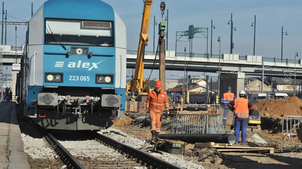 Vlaky do Mnichova v současnosti musí z Plzně až do Řezna jezdit s dieselovou lokomotivou