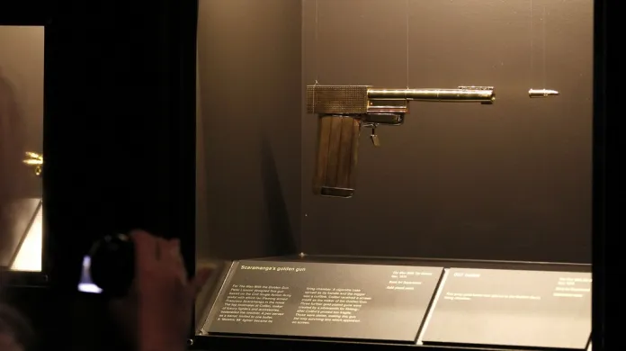 Scaramangova pistole z filmu Muž se zlatou zbraní (1974)