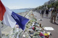 Policie kvůli útokům v Nice uvalila vazbu na pět lidí