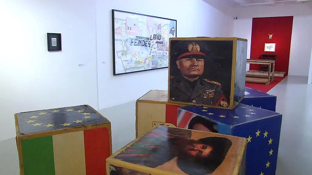 Z výstavy Mody demokracie