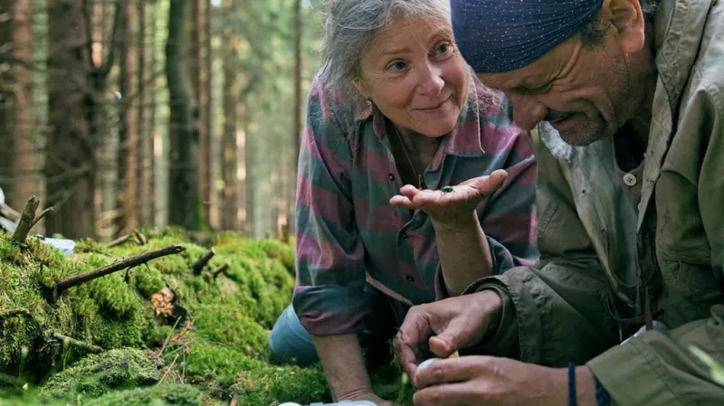 Přes kosti mrtvých