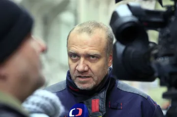 Psát s vtipem a ironií je u mluvčích veřejných institucí trend. Zvažují však podíl humoru a informací