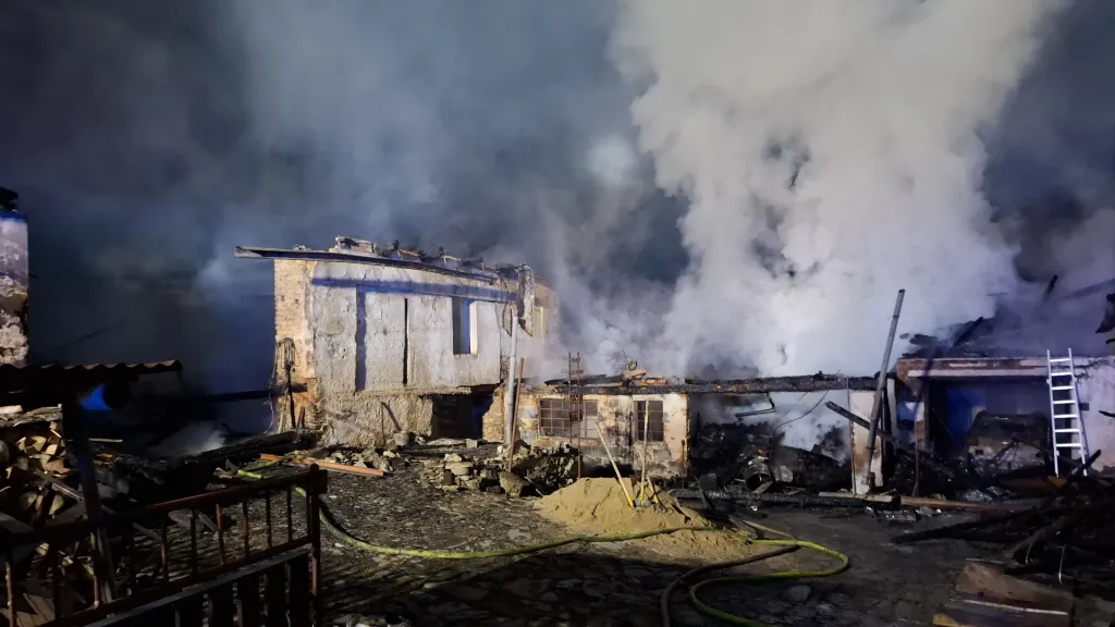 Požár hospodářského stavení v Kopřivné