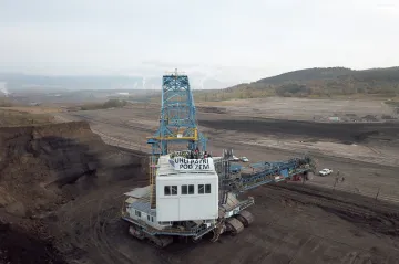 Aktivisté druhý den okupují rypadlo ve Vršanech. Žádají bezodkladný konec uhlí