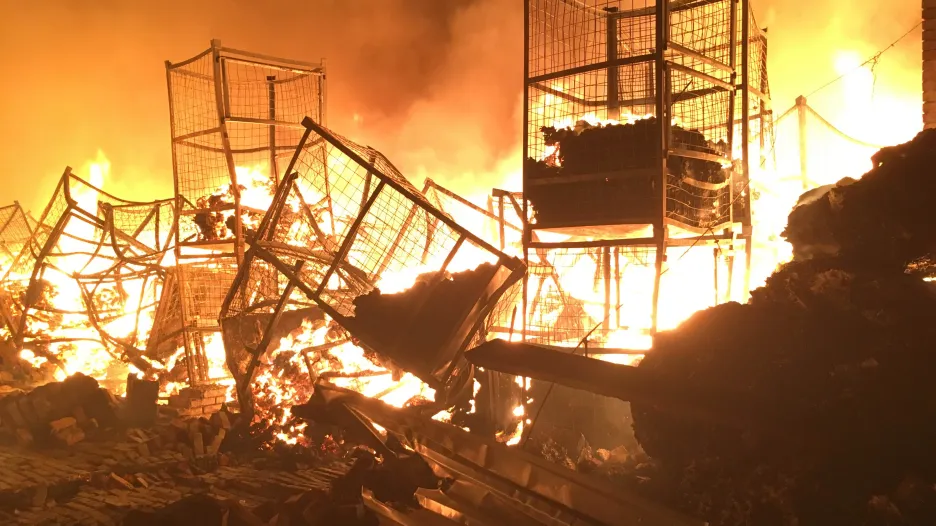 Požár skladu textilu v Olomouci