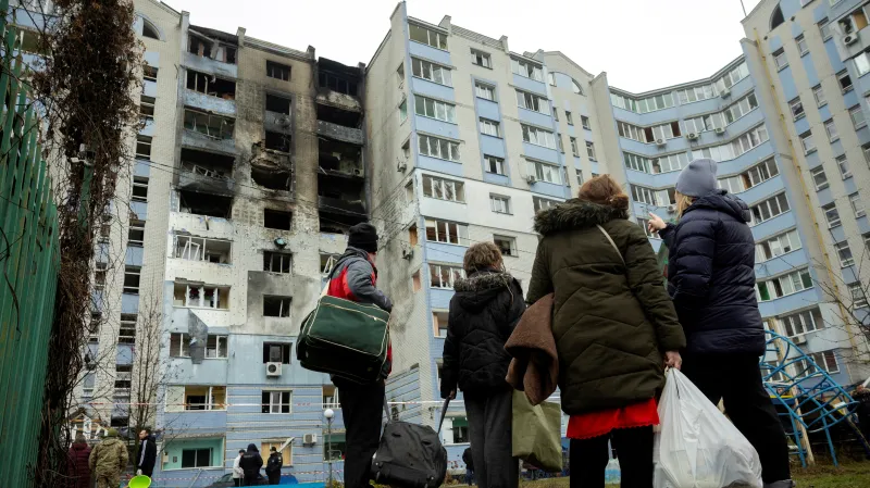 Obytný dům v Kyjevské oblasti zasažený ruským dronem