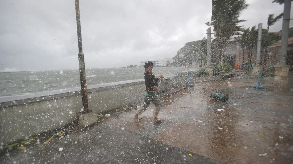 Na Filipínách řádí tajfun Hagupit