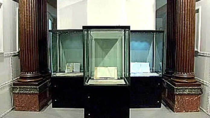 Originály mnichovské dohody vystavené v Národním muzeu