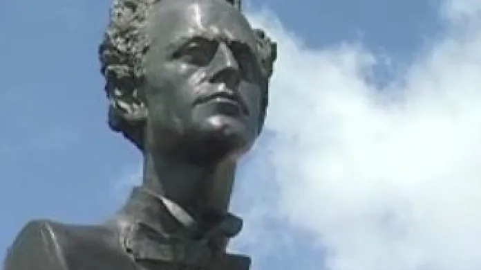 Detail sochy Gustava Mahlera od Jana Koblasy