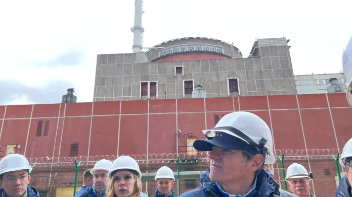 Šéf Mezinárodní agentury pro atomovou energii Rafael Grossi při návštěvě Záporožské jaderné elektrárny