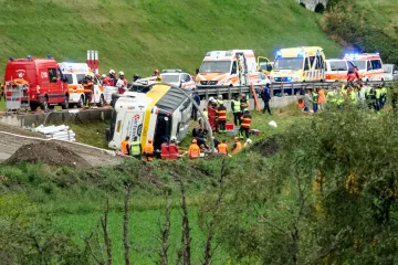 Ve Švýcarsku havaroval autobus, podle policie zemřelo několik lidí