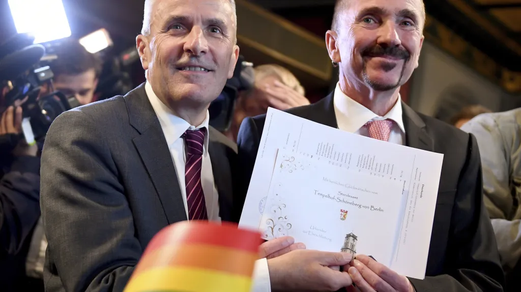 Karl Kreile a Bodo Mende se stali prvním párem v Německu, který oslavil svatbu stejného pohlaví po novém zákonu nazvaném „manželství pro všechny“