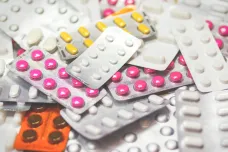 Prodeje léků loni stouply, Češi je více nakupovali na internetu